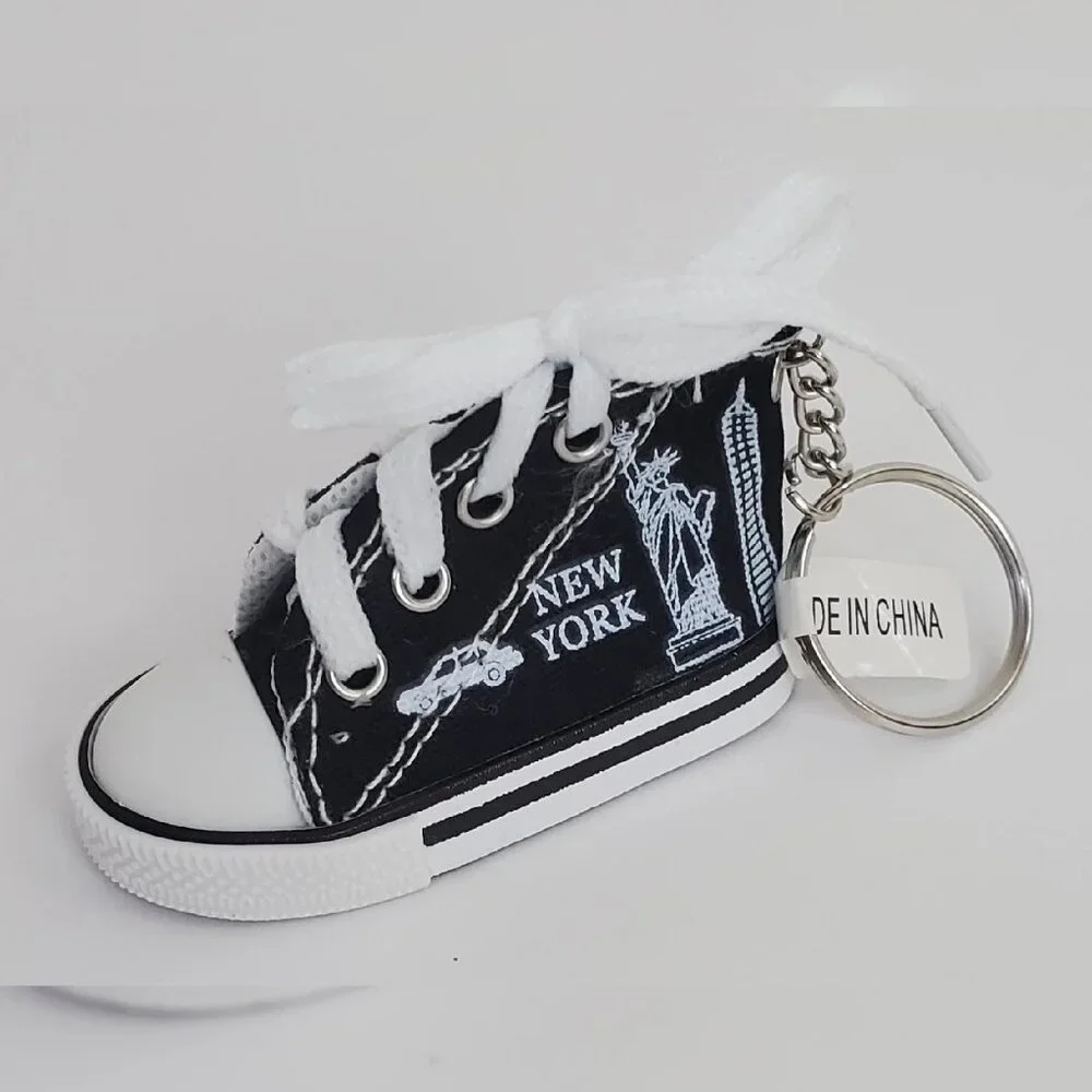 NWT NEW YORK SNEAKERS KEYCHAIN MULTICOLOR ALLOVER PRINT LOGO